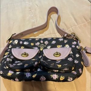 COACH CARGO 596 Navy Blue / Multi Nylon
Floral B2022-596
